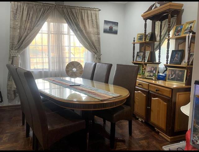 3 BEDROOM HOUSE FOR SALE IN CINDERELLA